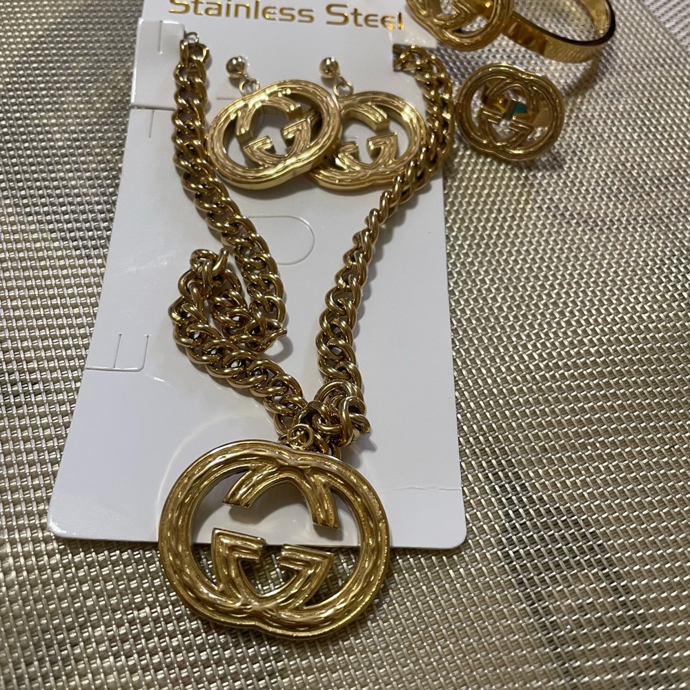 Set of Fashion Jewerly